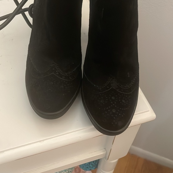 Tod’s Black Suede Heel Boots - Picture 3 of 11